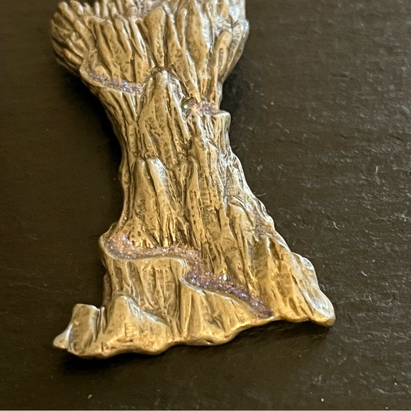 Vintage JJ Jonette Marked Jewelry Pewter Castle Glitter Accent Brooch - Picture 9 of 10